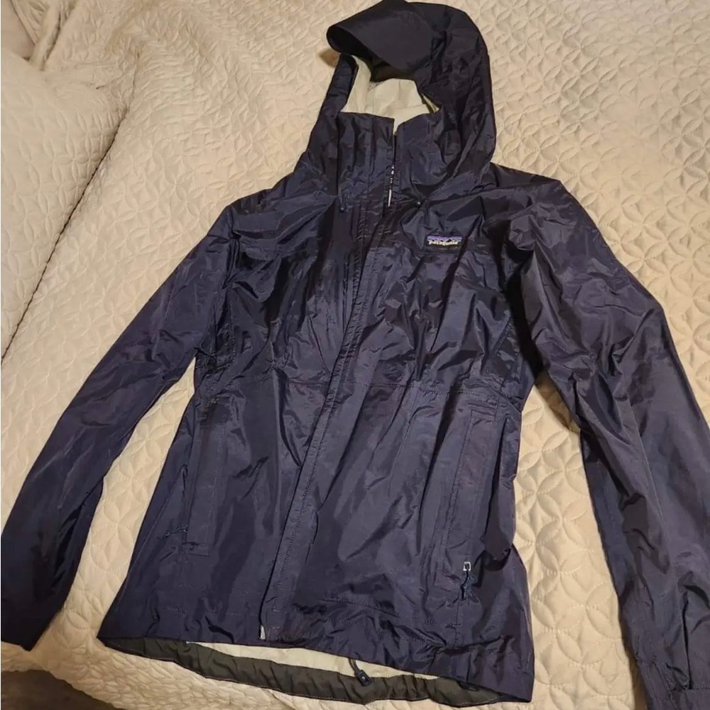 Dark blue Patagonia wind breaker